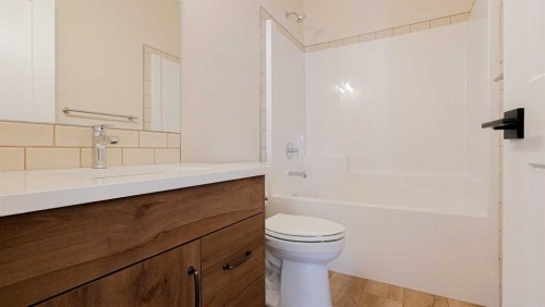 240 Parkview Lane West, Bow Island, AB - Indoor Photo Showing Bathroom
