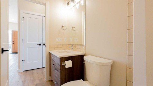 240 Parkview Lane West, Bow Island, AB - Indoor Photo Showing Bathroom