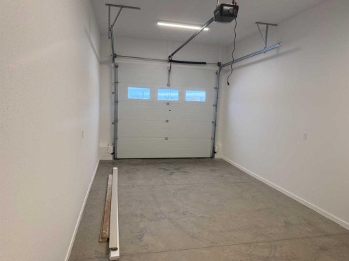 240 Parkview Lane West, Bow Island, AB - Indoor Photo Showing Garage