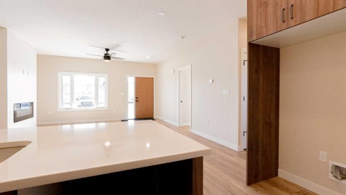 242 Parkview Lane West, Bow Island, AB - Indoor Photo Showing Other Room