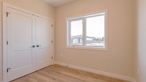 242 Parkview Lane West, Bow Island, AB - Indoor Photo Showing Other Room
