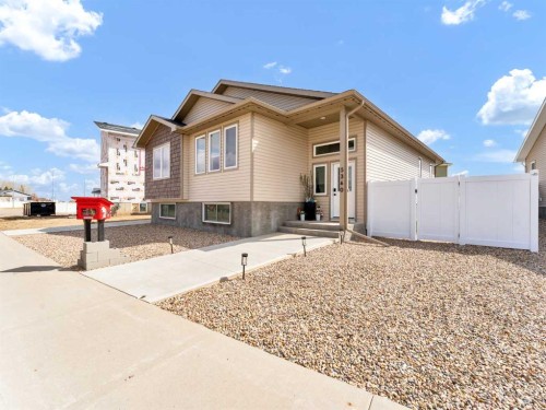 5360 Southlands Drive SE Medicine Hat, AB T1B 0R2