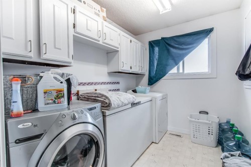 902 Range Road 65, Redcliff, AB - Indoor Photo Showing Laundry Room