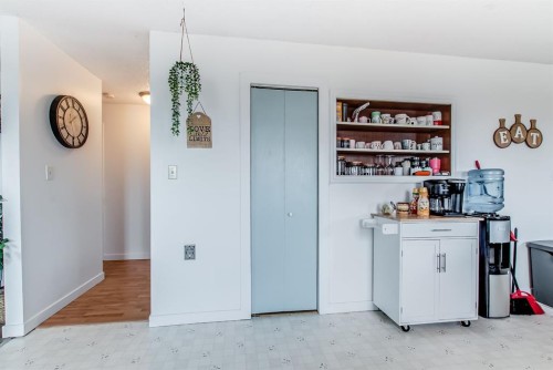 902 Range Road 65, Redcliff, AB - Indoor Photo Showing Other Room