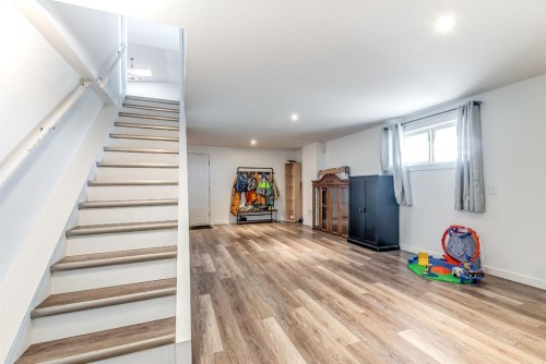 902 Range Road 65, Redcliff, AB - Indoor Photo Showing Other Room