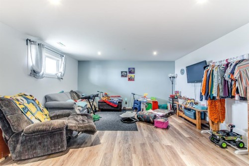 902 Range Road 65, Redcliff, AB - Indoor