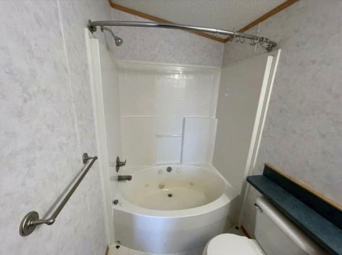 902 Range Road 65, Redcliff, AB - Indoor Photo Showing Bathroom