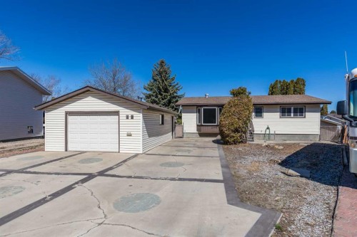 89 Sandford Crescent SE Medicine Hat, AB T1B 3K1