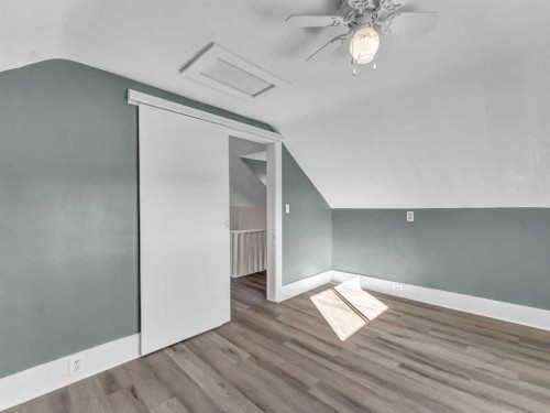 80 Pacific Avenue, Irvine, AB - Indoor Photo Showing Other Room