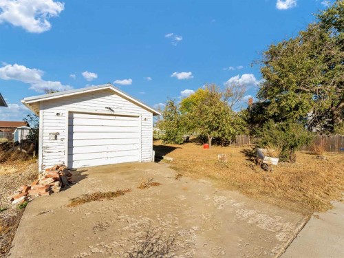 80 Pacific Avenue, Irvine, AB - Outdoor