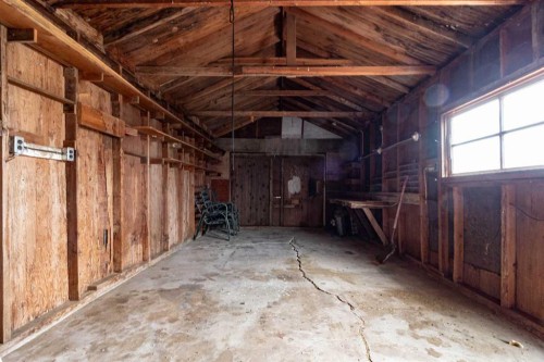 80 Pacific Avenue, Irvine, AB - Indoor