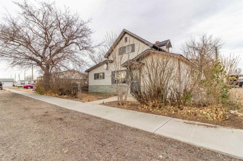 80 Pacific Avenue, Irvine, AB - Outdoor