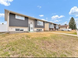 537 18 Street NEMedicine Hat, AB T1C 1G4