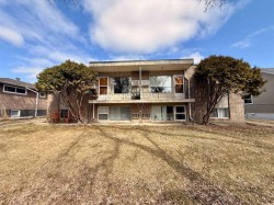 112 1 Street NEMedicine Hat, AB T1A 5K3