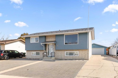 504 Sissons Crescent SE Medicine Hat, AB T1B 2J9