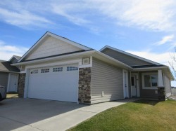 122 Chartwell Place SEMedicine Hat, AB T1B 0E4