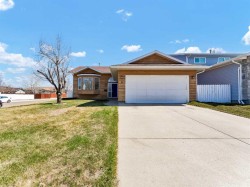 51 Smeaton Avenue SE Medicine Hat, AB T1B 3Y8