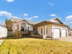 9 Silcher Street SE Medicine Hat, AB T1B 4B9