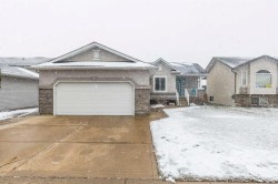632 Hemingway Crescent NEMedicine Hat, AB T1C 1X5