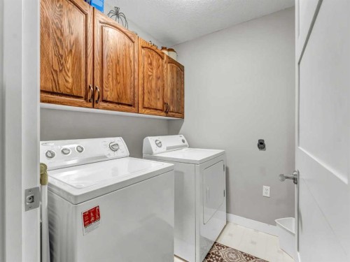 14 Smith Close Se, Medicine Hat, AB - Indoor Photo Showing Laundry Room