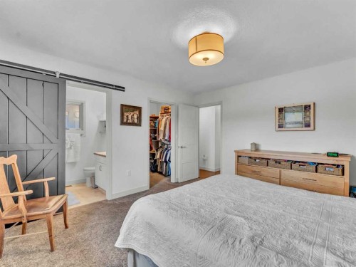 14 Smith Close Se, Medicine Hat, AB - Indoor Photo Showing Bedroom