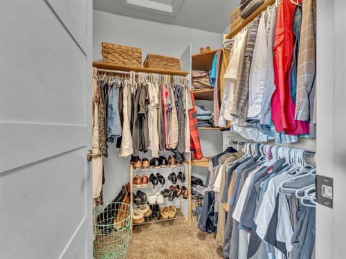 14 Smith Close Se, Medicine Hat, AB - Indoor With Storage