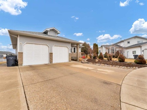 14 Smith Close Se, Medicine Hat, AB - Outdoor