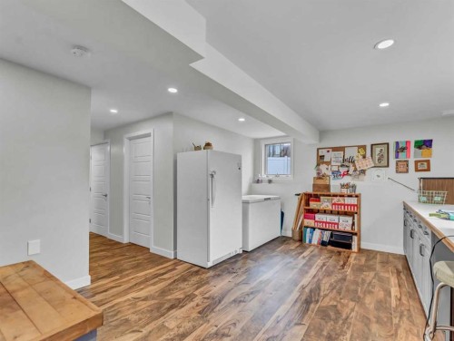 14 Smith Close Se, Medicine Hat, AB - Indoor Photo Showing Other Room