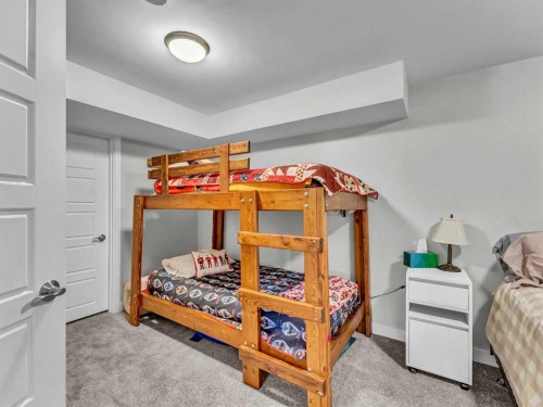 14 Smith Close Se, Medicine Hat, AB - Indoor Photo Showing Bedroom