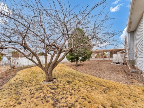 14 Smith Close Se, Medicine Hat, AB - Outdoor