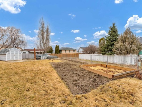 14 Smith Close Se, Medicine Hat, AB - Outdoor
