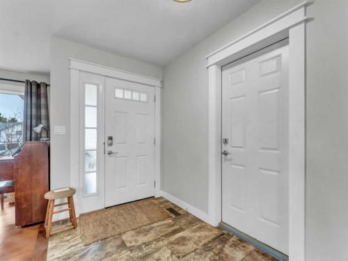 14 Smith Close Se, Medicine Hat, AB - Indoor Photo Showing Other Room