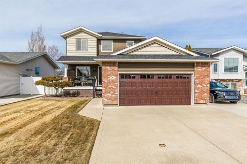 592 Hemingway Crescent NE Medicine Hat, AB T1C 1X4
