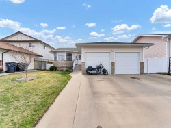 78 Stein Close SEMedicine Hat, AB T1B 4M8