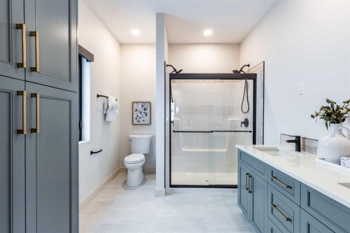308 Yuma Court, Dunmore, AB - Indoor Photo Showing Bathroom