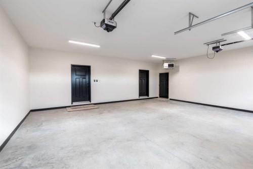 308 Yuma Court, Dunmore, AB - Indoor Photo Showing Garage