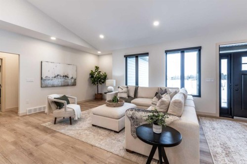308 Yuma Court, Dunmore, AB - Indoor Photo Showing Living Room