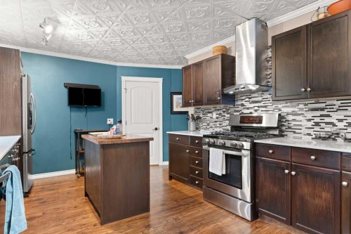 721 4 Avenue, Dunmore, AB - Indoor Photo Showing Kitchen