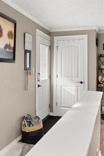 721 4 Avenue, Dunmore, AB - Indoor