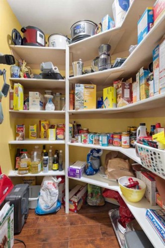 721 4 Avenue, Dunmore, AB - Indoor With Storage