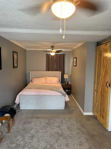 721 4 Avenue, Dunmore, AB - Indoor Photo Showing Bedroom