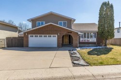 9 Cobb Road SE Medicine Hat, AB T1B 1S5