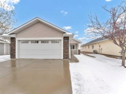 74 Chartwell Place SEMedicine Hat, AB T1B 0E4