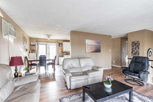 7 Valleyview Drive Sw, Medicine Hat, AB - Indoor Photo Showing Living Room