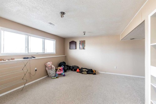 7 Valleyview Drive Sw, Medicine Hat, AB - Indoor Photo Showing Other Room