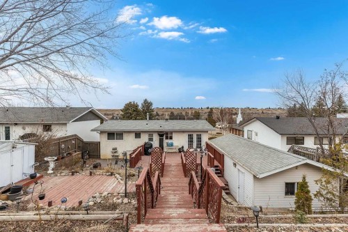 7 Valleyview Drive Sw, Medicine Hat, AB - Outdoor With Deck Patio Veranda