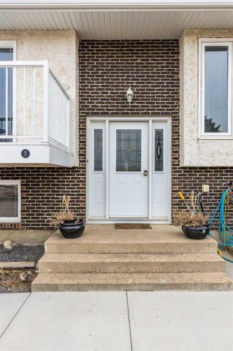 7 Valleyview Drive Sw, Medicine Hat, AB - Outdoor