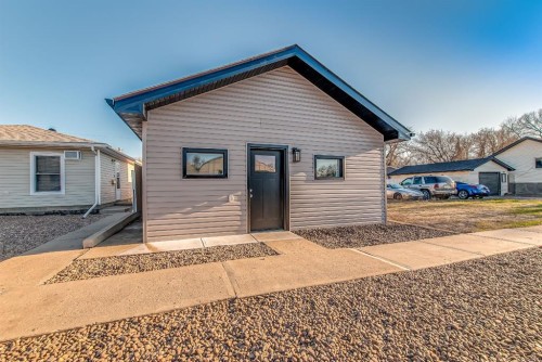 1313 Bridge Street SE Medicine Hat, AB T1A 1E5