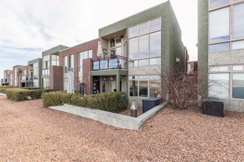 10 Palisades Mews NE Medicine Hat, AB T1C 2B5