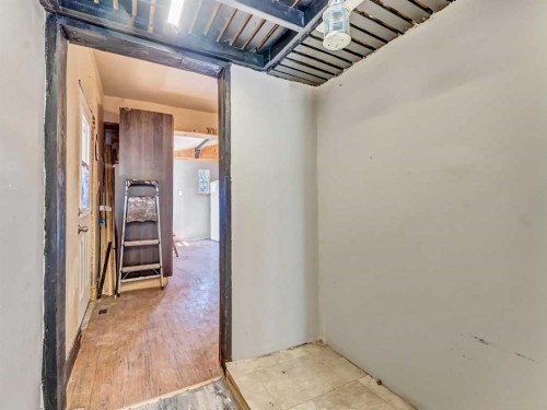 45 Walsh Street, Irvine, AB - Indoor Photo Showing Other Room
